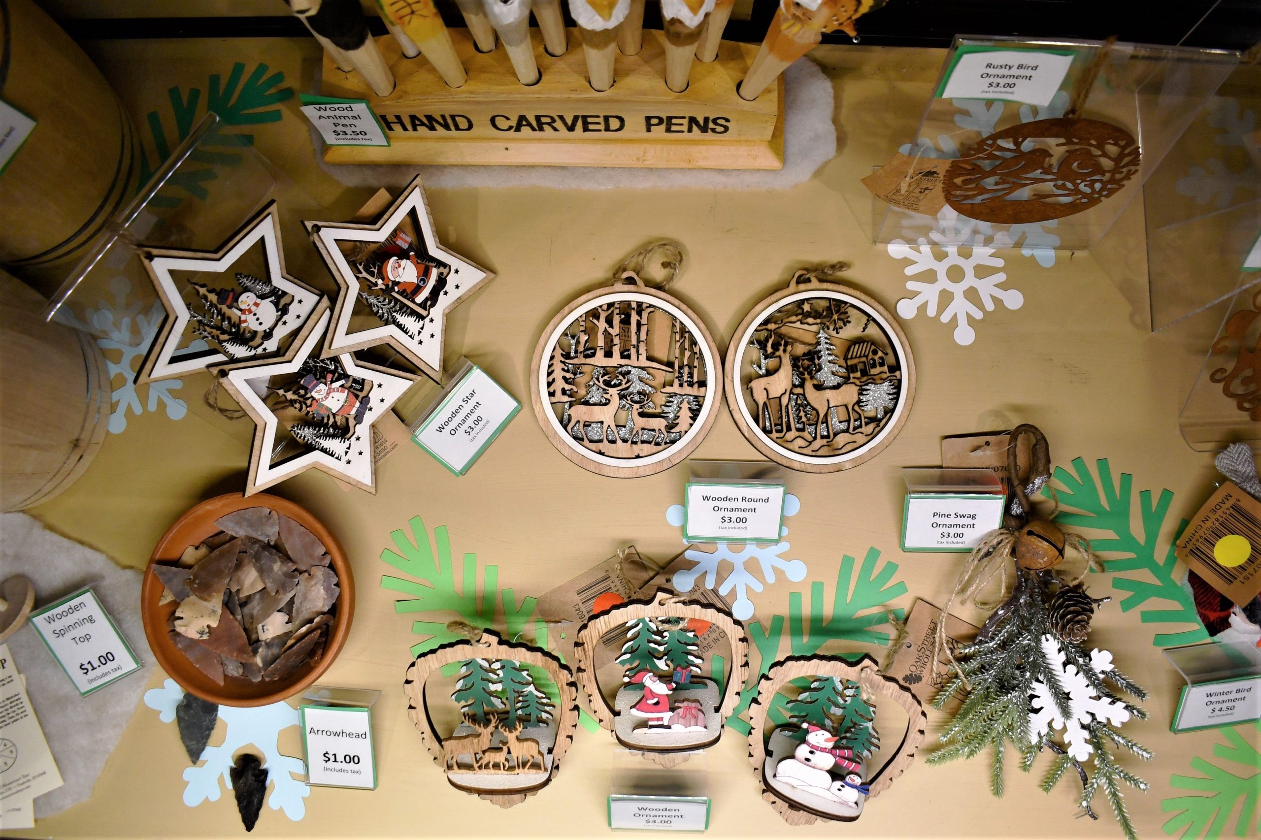 Eco-friendly gifts are available this holiday shopping season at four Forest Preserve District of Will County gift shops located in Bolingbrook, Channahon, Crete Township and Romeoville. Stock up for the nature lovers on your list! Gift items vary by location. (Photos by Forest Preserve staff)