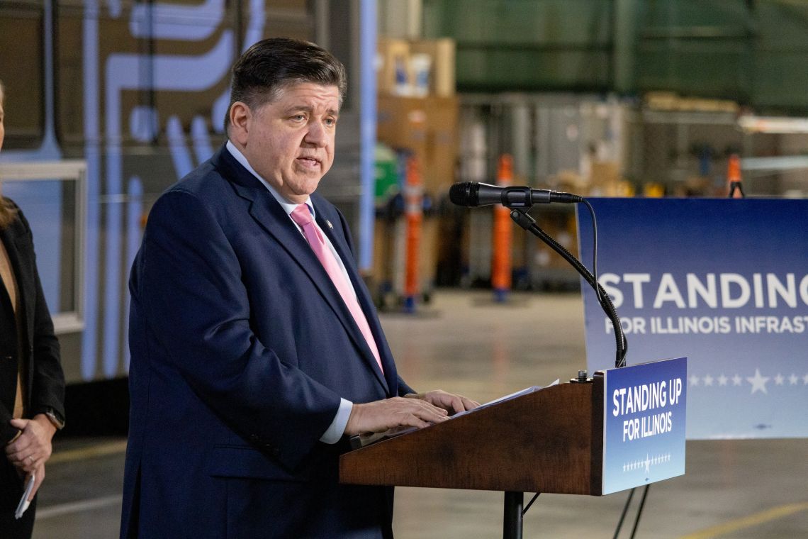 Pritzker vetoes bill that would have required warehouse workers to know their quotas