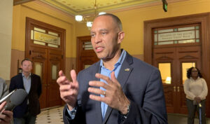 U.S. House Minority Leader Jeffries accelerates Illinois redistricting push