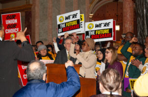 Illinois rideshare drivers rally for unionization bill