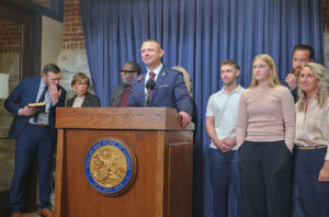 Illinois Republican senator pushes to outlaw abortion, loses leadership spots
