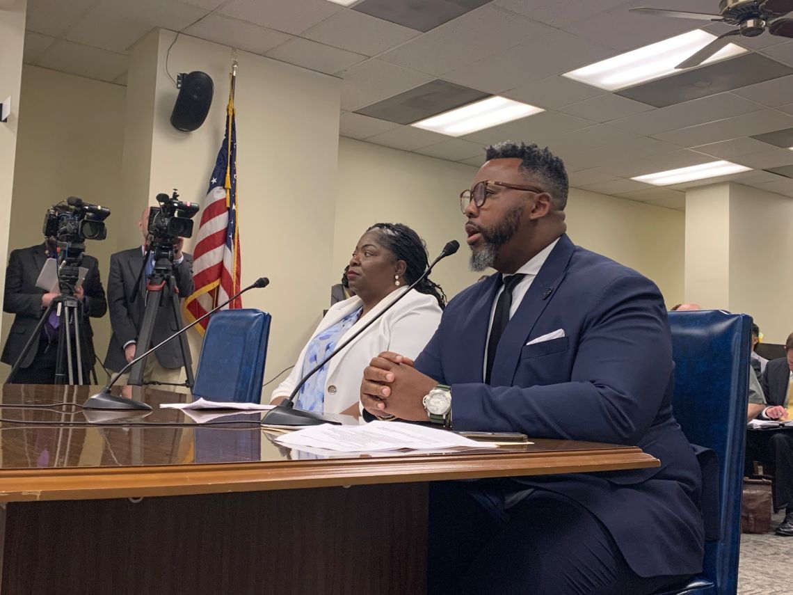Illinois lawmakers pursue restrictions on search warrants after botched raid in Chicago