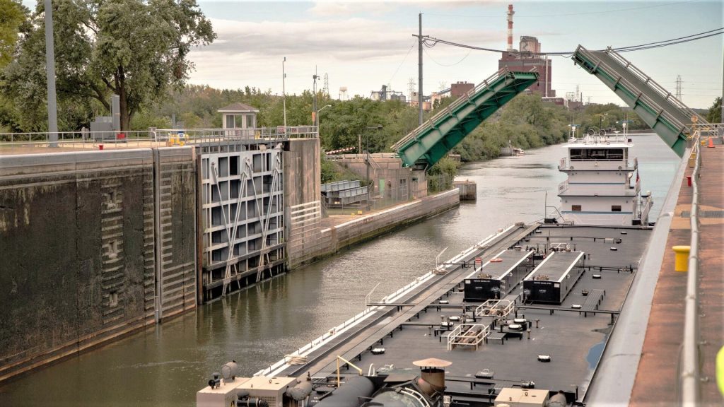 A tow enters the lock chamber moving upstream at Brandon Road Lock and Dam in Joliet. The U.S. Army Corps of Engineers plans to close four locks on the upper Illinois River at Starved Rock, Marseilles, Dresden Island and Brandon Road for rehabilitation work from June 1 through September 30.(Photo by Army Corps Rock Island District)