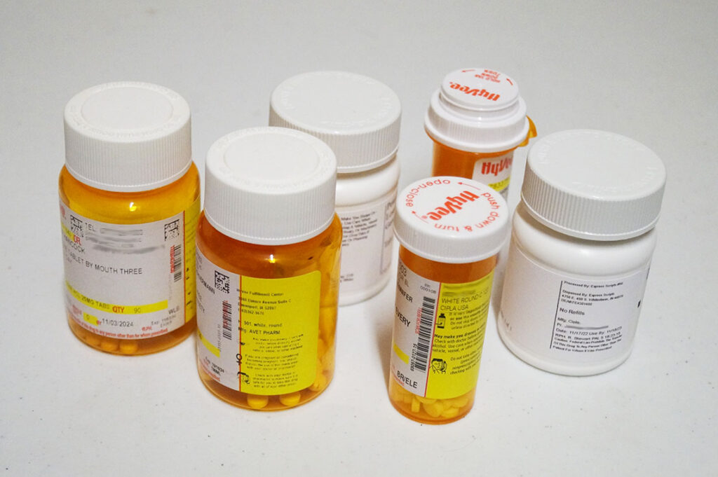 Illinois bill aims to lower cost of prescriptions, reign in pharmacy benefit managers Illinois bill aims to lower cost of prescriptions, reign in pharmacy benefit managers