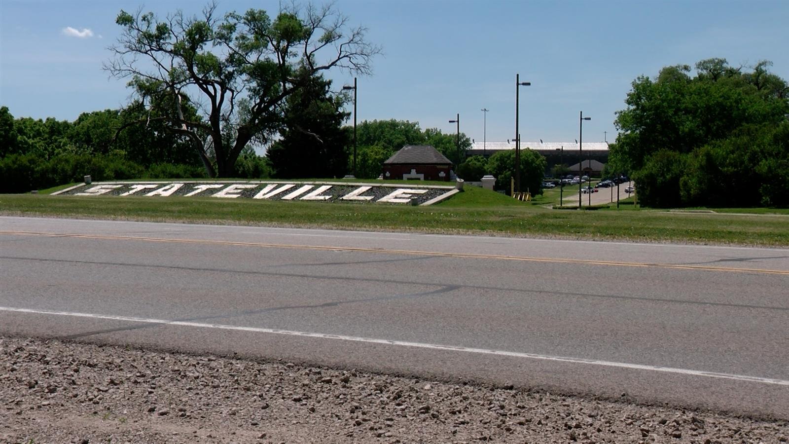 Capitol Briefs: Stateville workers picket as relocation begins; flag redesign contest to open next week