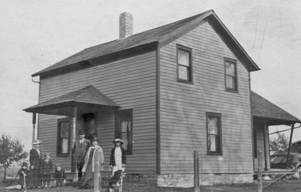 attawayhouse Dick Attaway shares this 1913 photo of the relatives in front of the farmhouse on Old Route 66 and Jackson Creek: His Dad, Chet, his Uncle Paul and Aunt Leola are the three kids in front of Grandpa Fred and Grandma Kathryn.