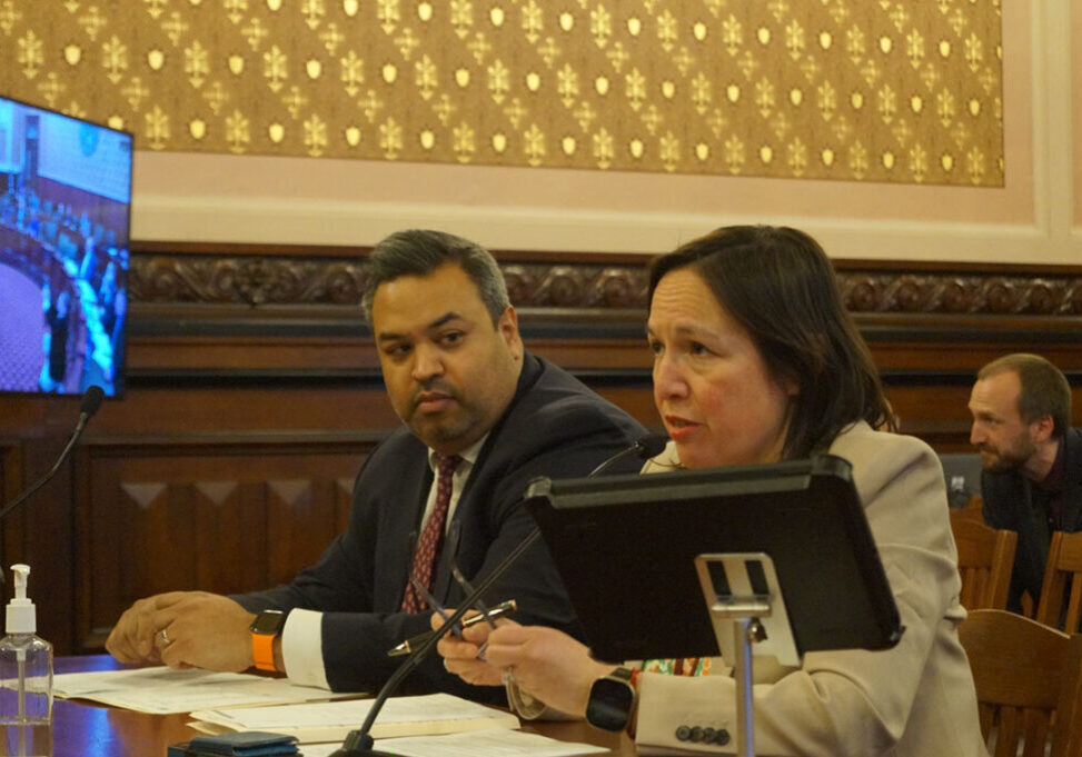 Cell phone ban legislation clears Senate committee