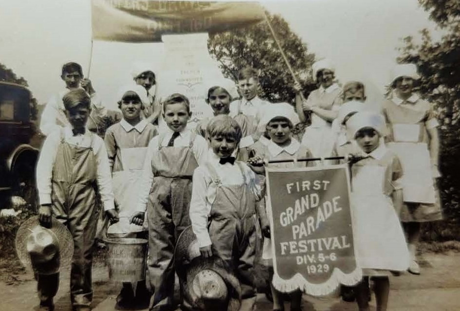 brandauparadeandinfo In June 1929, the entire class of a one-room schoolhouse gets ready to promote milk as good for health. The children sewed their own milkmaid costumes at the school on toy sewing machines. The teacher and the kids were proud to win first place over larger schools. Erwin Wille and Lorraine Henke are holding the big banner. Marie Wille and Norman Keuch are holding the milk bottle. Vernon Stoeckmann and Marian Wille are holding the smaller banner. Also pictured are Raymond Stoeckmann and Elda Koehler, Henry Henke, Pearl Wille, and Ellinore and Florence Keuch.