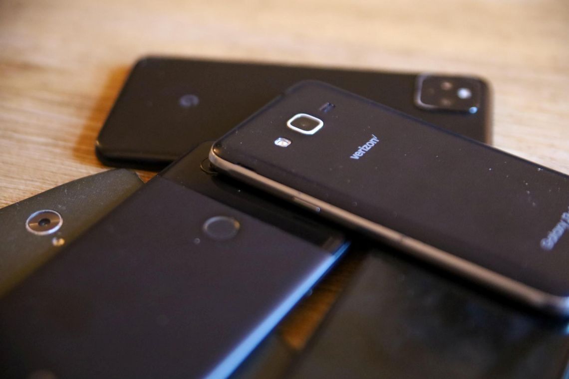 Pritzker wants Illinois to be latest state to ban cellphones in classroom