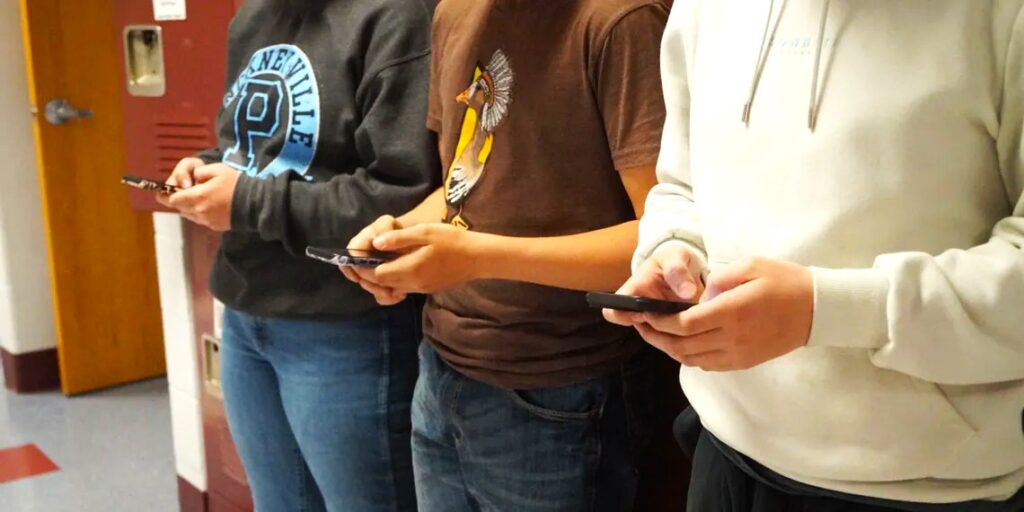 Local School Officials Not Hung Up on Statewide Cell Phone Ban