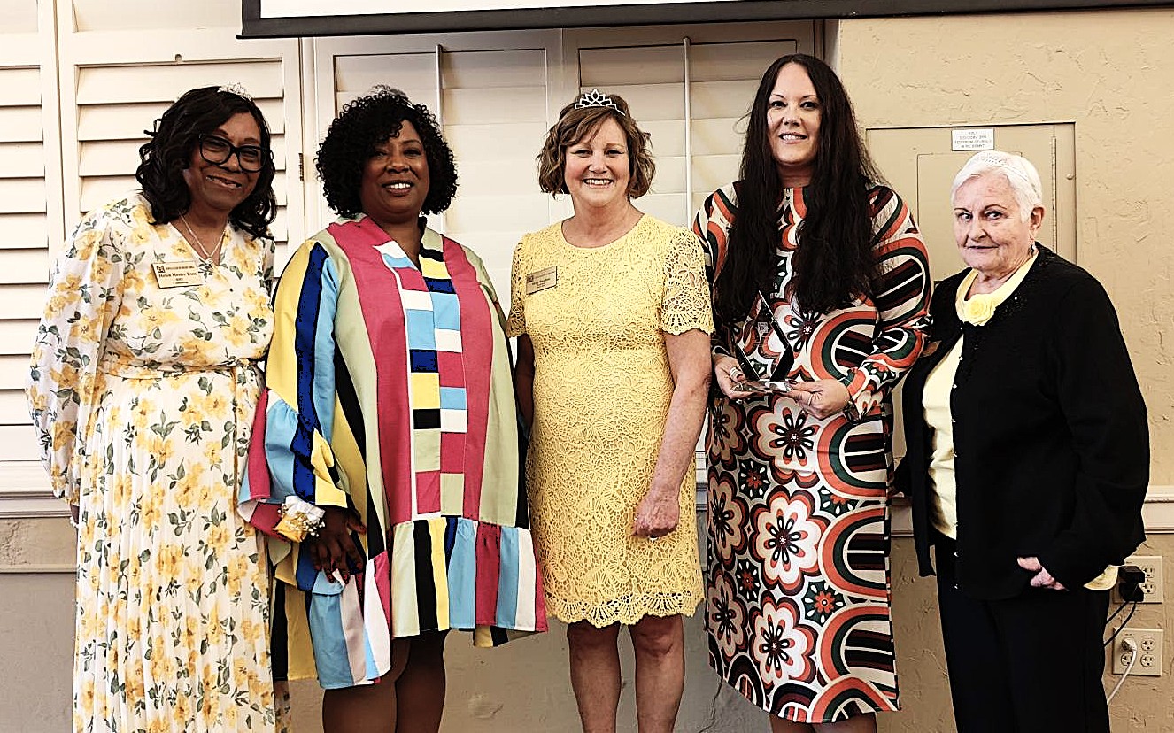 Pictured from left: Women Empowering Women Event Chair Helen Ross, MC Judge Collette Safford, Club President Mary Baudino, Woman of Distinction, Guardian Angel CEO Ines Kutlesa, Woman of Distinction Committee Chair Peggy Field.