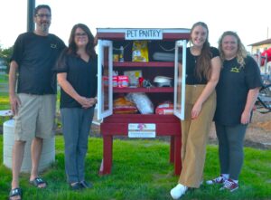 Monee: Far-Fetched? Pet Pantry a Treat for Owners 