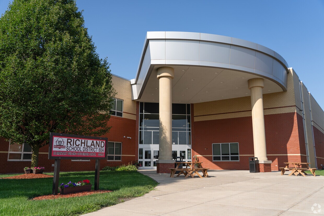 richland-elementary-school-crest-hill-il-2