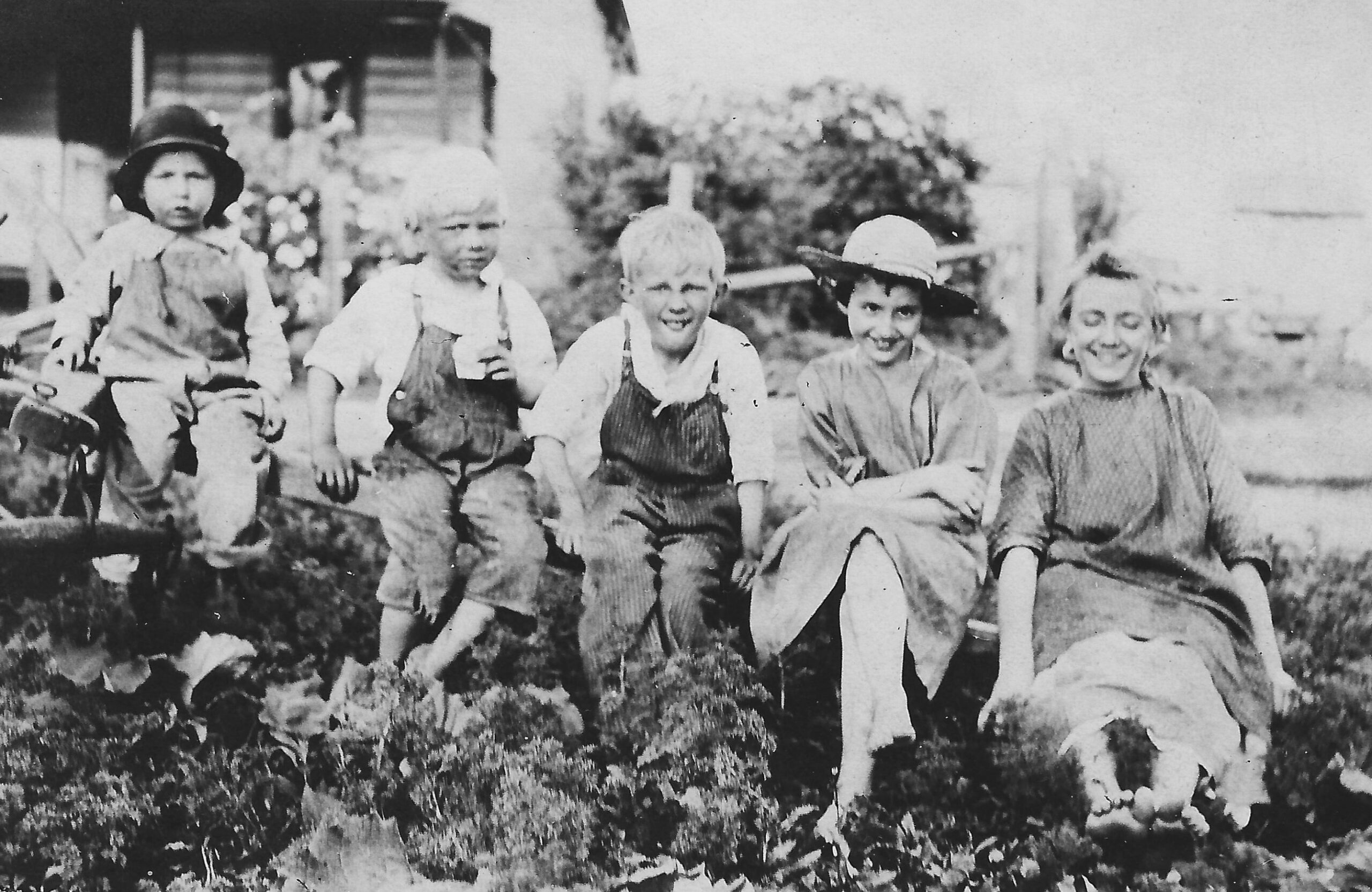 Dick Attaway sent along this photo from around 1916 taken at their farm on old Route 66 near where it crosses Jackson Creek: From left, unidentified chubby kid, his uncle Paul, his Dad Chet, unidentified fashion model, and his aunt Leola.
