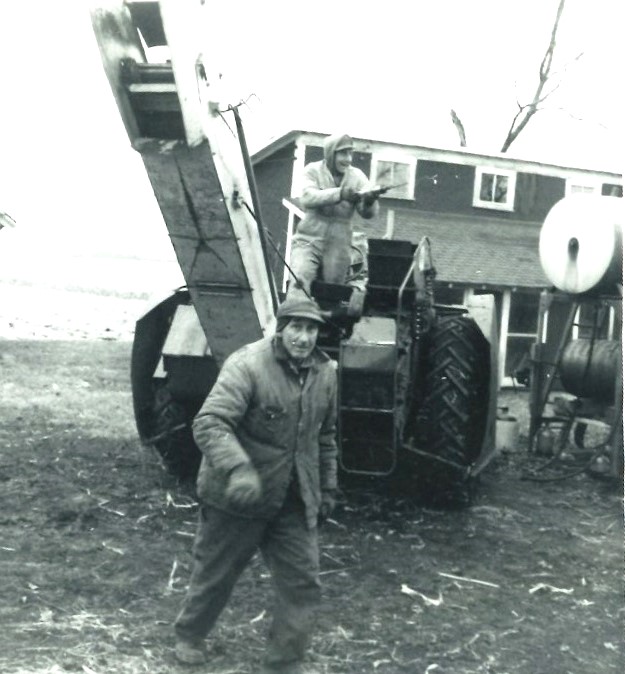 usedssangmeisterwille Jeff Brandau shares this picture of John Wille and Clarence Sangmeister shelling corn at Wille’s farm back in the 1960s. Looks a lot different than the harvest these days, for those of you who notice as you drive by the farms.