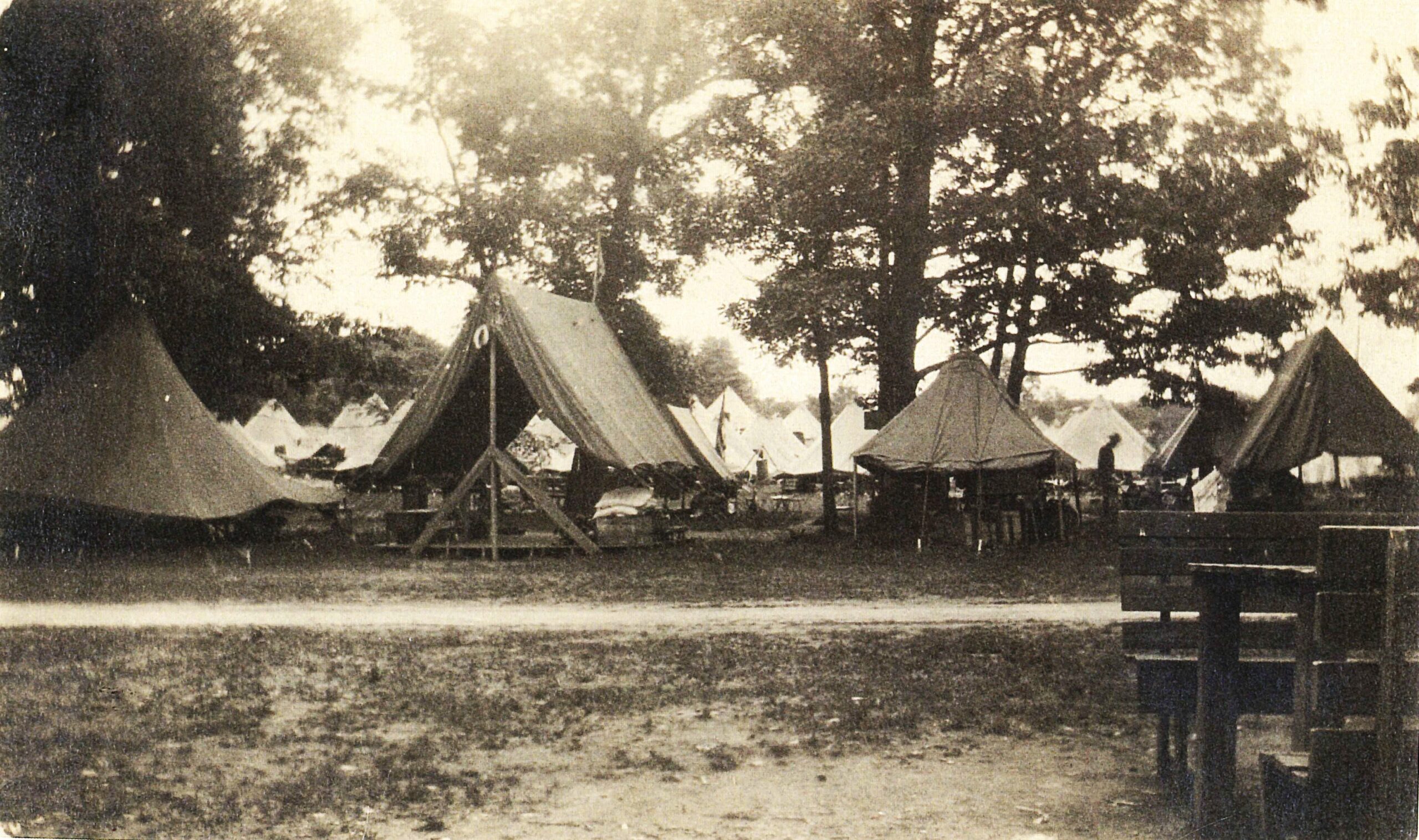 A photo of the tent city set up at Riverview Park in 1894 at the Veteran's Encampment for the Civil War reunion